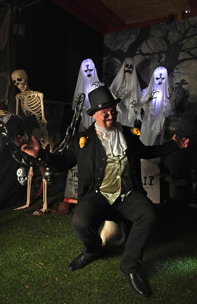 Halloween Trick or Treat Manor opens to public in Para Vista The