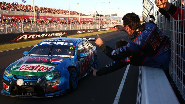 Chaz Mostert crosses the line to win the 2014 Bathurst 1000. Picture: Robert Cianflone/Getty Images