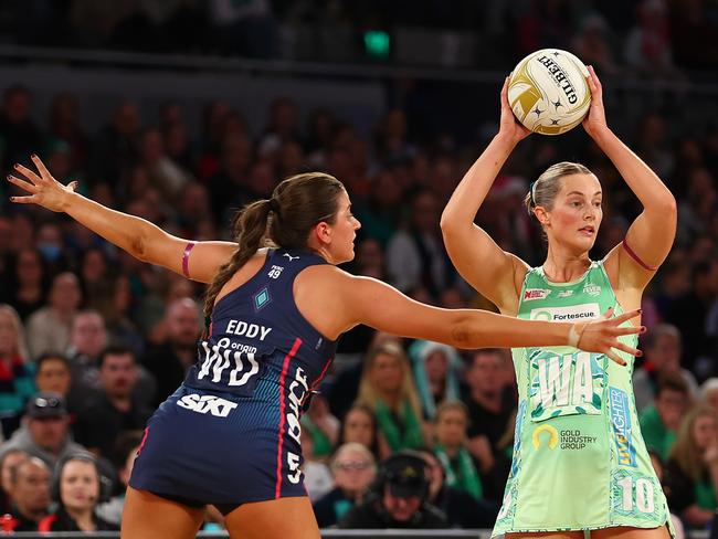 Alice Teague-Neeld of the Fever looks to pass during the Super Netball preliminary final against the Melbourne Vixens. (Photo by Graham Denholm/Getty Images)