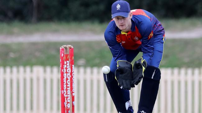 Cox behind the stumps. Picture: Jeremy Ng