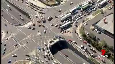 People injured, lanes closed in multi-car Melboure smash