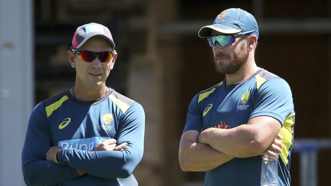 Australian opener Aaron Finch (R) has reportedly been dropped for the fourth Test in Sydney.