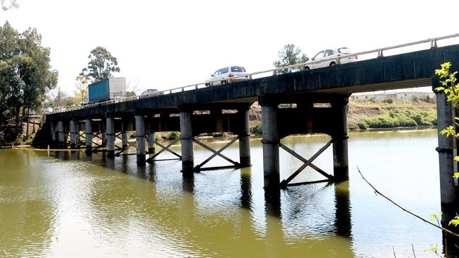 Traffic crosses Windsor bridge on Thursday. Picture: Jeremy Piper