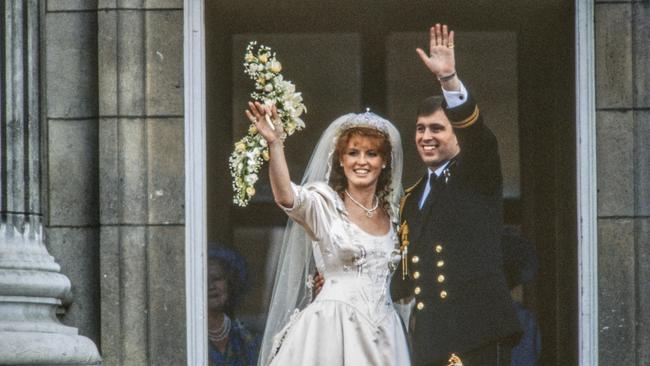 Sarah, Duchess of York, and Prince Andrew, Duke of York, as they wave from the balcony of Buckingham Palace following their wedding. (Photo by Derek Hudson/Getty Images)