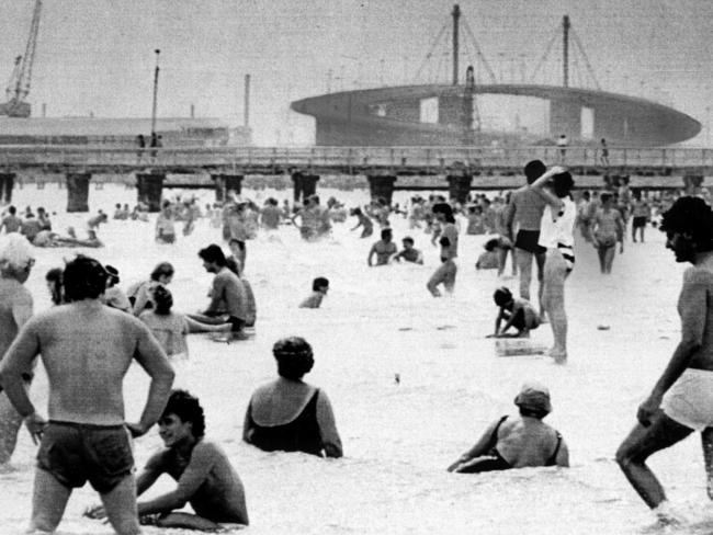 People cool off on a Melbourne beach during a heatwave in 1985. Picture: Supplied