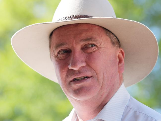 Former Deputy PM Barnaby Joyce visits a pre-polling station while on the campaign trail in Armidale on Tuesday, November 28, 2017. Joyce is campaigning in his former seat of New England ahead of the by-election on Saturday. (AAP Image/Tracey Nearmy) NO ARCHIVING