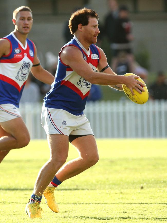 Shane Harvey in action for North Heidelberg.