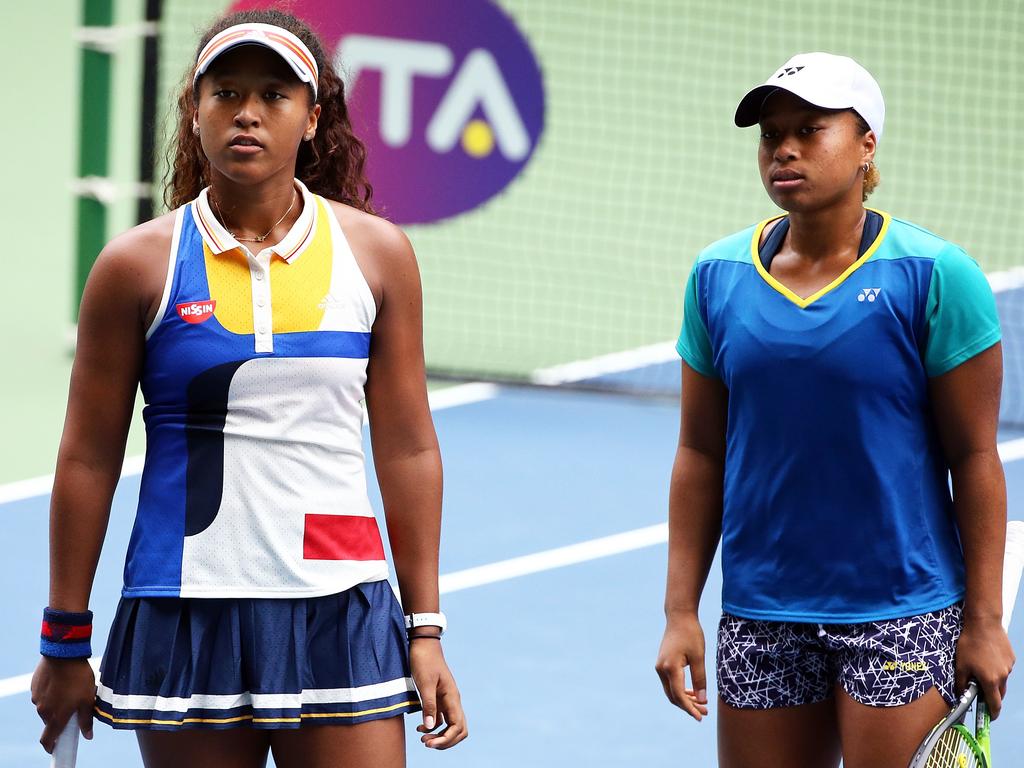 Mari Osaka (right) is standing behind her sister.