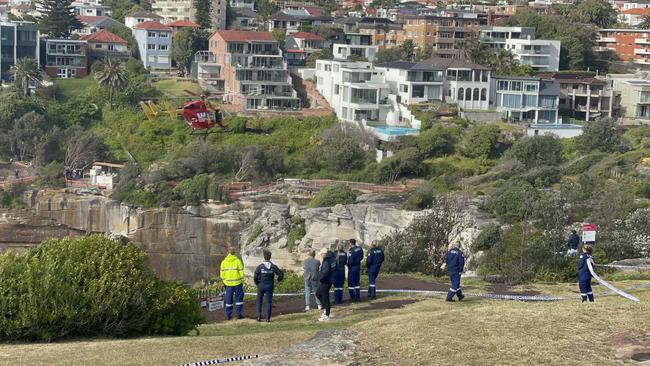 A helicopter has arrived to try and winch the body at Vaucluse. Source: News Corp Australia