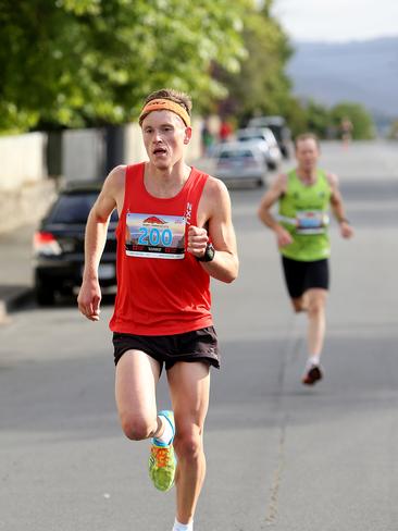 2014 Point to Pinnacle. Dylan Evans leads as the runners head up Davey St in South Hobart