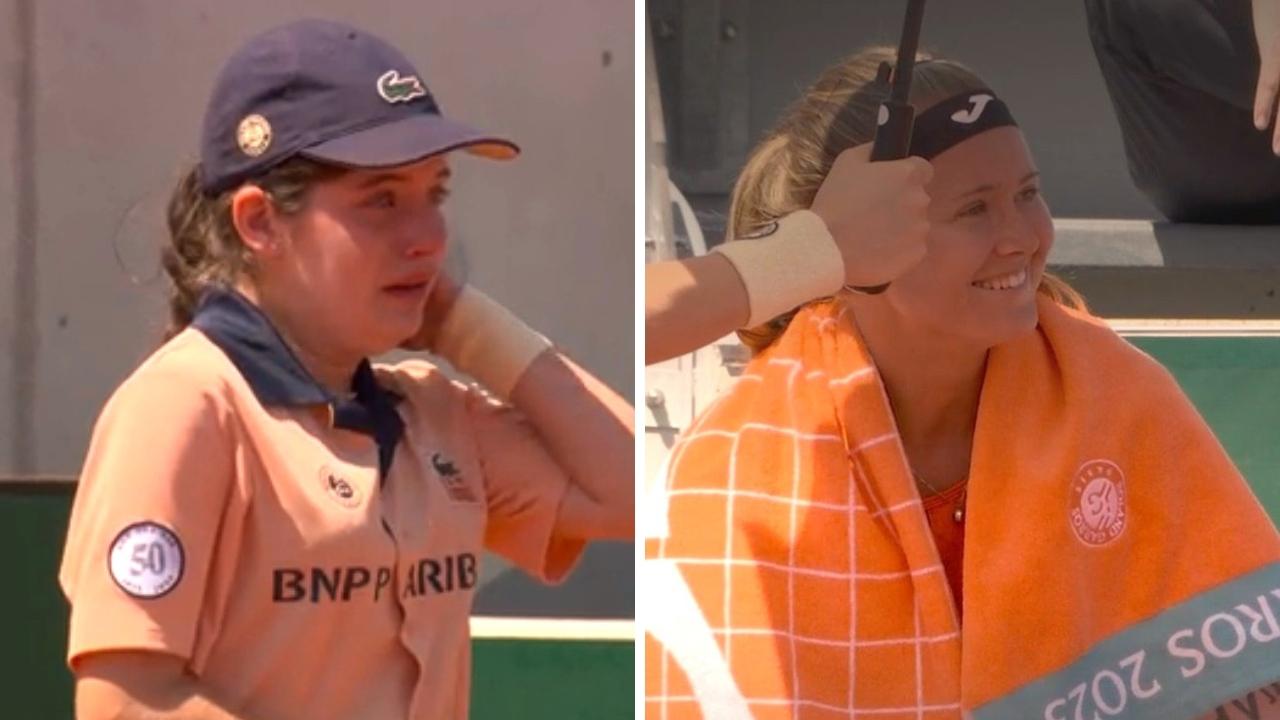 The ball girl was crying for an extended period. Mari Bouzkova and Sara Sorribes Tormo complained to the chair umpire. Photo: Twitter.