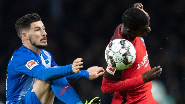 Berlin´s Australian midfielder Mathew Leckie (L) and Frankfurt´s French defender Evan N'Dicka vie for the ball. Picture: AFP