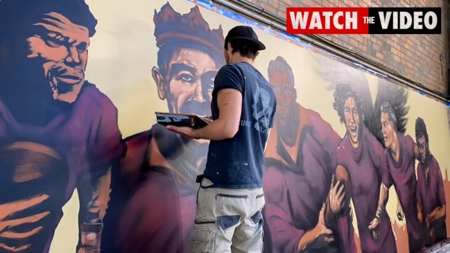 Time lapse: Queensland Maroons mural takes shape
