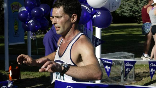 Marathon champion Colin Oliver has died after a mountain bike accident.