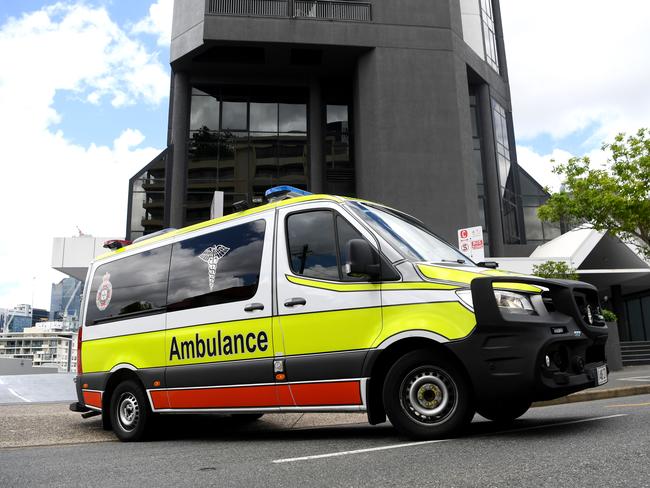 BRISBANE, AUSTRALIA - NewsWire Photos - JANUARY 13, 2021.An Ambulance leaves the Hotel Grand Chancellor in Spring Hill, Brisbane. Guests will be evacuated after six people linked to the building tested positive to the highly-contagious UK variant of the coronavirus.Picture: NCA NewsWire / Dan Peled