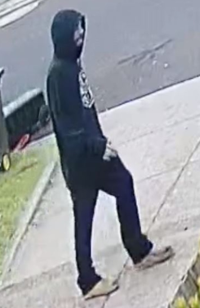 Police are hunting for this man over an attempted bag snatch in Coburg. Picture: Supplied