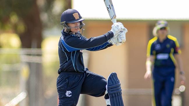 Jess Duffin goes on the attack for Prahran. Picture: Arj Giese