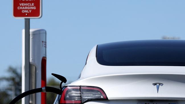 PETALUMA, CALIFORNIA - MAY 02: A Tesla car charges up at a Tesla Supercharger on May 02, 2024 in Petaluma, California. California Gov. Gavin Newsom said over the weekend that Tesla's charging network will now be available to non-Tesla electric vehicles. The state has more than 105,000 public charging stations.   Justin Sullivan/Getty Images/AFP (Photo by JUSTIN SULLIVAN / GETTY IMAGES NORTH AMERICA / Getty Images via AFP)