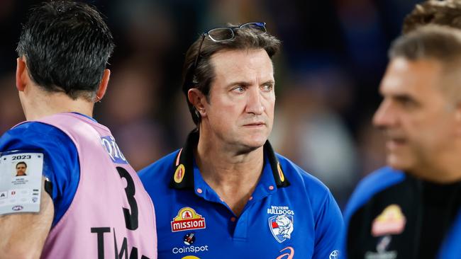 Luke Beveridge reportedly has a strained relationship with the director of football at the Dogs. (Photo by Dylan Burns/AFL Photos via Getty Images)