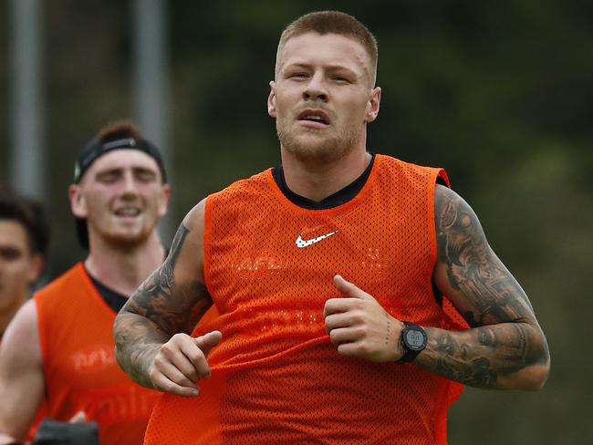 MELBOURNE, AUSTRALIA - FEBRUARY 12: Jordan De Goey of the Magpies (R) in action during a Collingwood Magpies AFL training session at Holden Centre on February 12, 2021 in Melbourne, Australia. (Photo by Daniel Pockett/Getty Images)