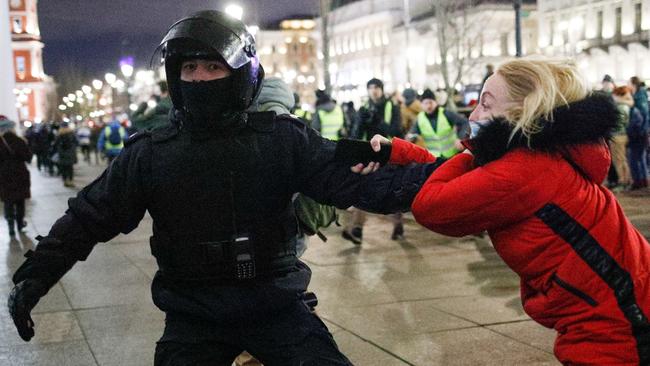 In Saint Petersburg, Russia, police officers are detaining anti-war protesters. Picture: Valya Egorshin/NurPhoto via Getty Images