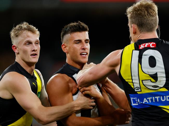 MELBOURNE, AUSTRALIA - MARCH 31: Nick Daicos of the Magpies remonstrates with Tom Lynch of the Tigers during the 2023 AFL Round 03 match between the Collingwood Magpies and the Richmond Tigers at the Melbourne Cricket Ground on March 31, 2023 in Melbourne, Australia. (Photo by Dylan Burns/AFL Photos via Getty Images)