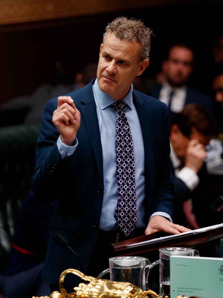 技能和 TAFE 部长 Tim Crakanthorp 支持 TAFE 作为通往高薪职业的快速通道。