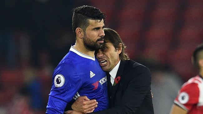 Chelsea's Italian head coach Antonio Conte (2nd L) embraces Chelsea's Brazilian-born Spanish striker Diego Costa (L).