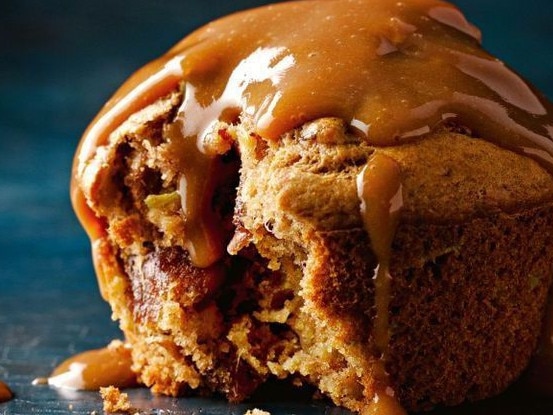 Date and apple caramel cakes.