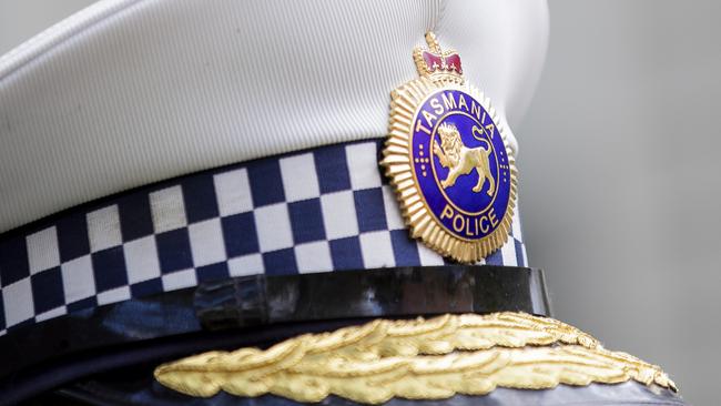 A Tasmania Police senior constable is fighting a charge of common assault against a man he helped arrest last year.