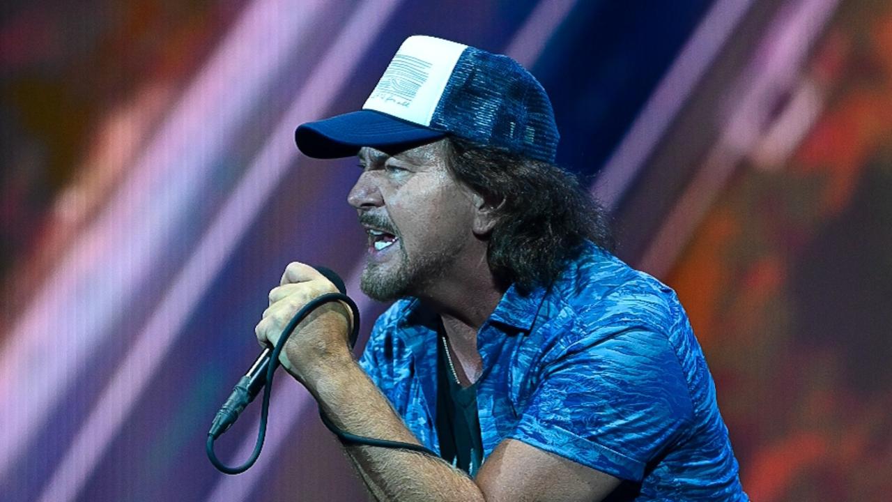 Vedder earlier in the tour, playing at Melbourne’s Marvel Stadium on November 16. Picture: Amanda Lee Starkey.