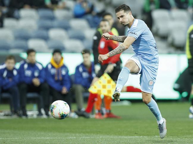 GEELONG, AUSTRALIA - OCTOBER 27: Jamie Maclaren of Melbourne City kicks a goal during the round three A-League match between Western United and Melbourne City at GMHBA Stadium on October 27, 2019 in Geelong, Australia. (Photo by Daniel Pockett/Getty Images)