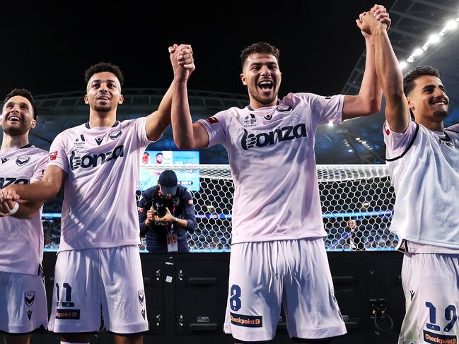 SYDNEY, AUSTRALIA - OCTOBER 21: The Victory celebrates with the crowd after victory in the A-League Men round one match between Sydney FC and Melbourne Victory at Allianz Stadium, on October 21, 2023, in Sydney, Australia. (Photo by Mark Kolbe/Getty Images)