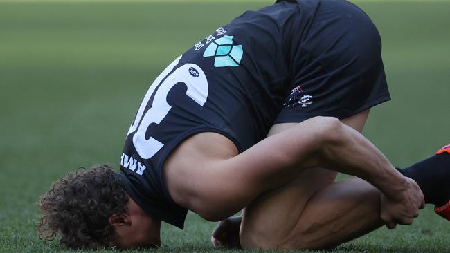 MELBOURNE, AUSTRALIA - AUGUST 11: Charlie Curnow of the Blues reacts after sustaining an injury during the round 22 AFL match between Carlton Blues and Hawthorn Hawks at Melbourne Cricket Ground, on August 11, 2024, in Melbourne, Australia. (Photo by Daniel Pockett/Getty Images)