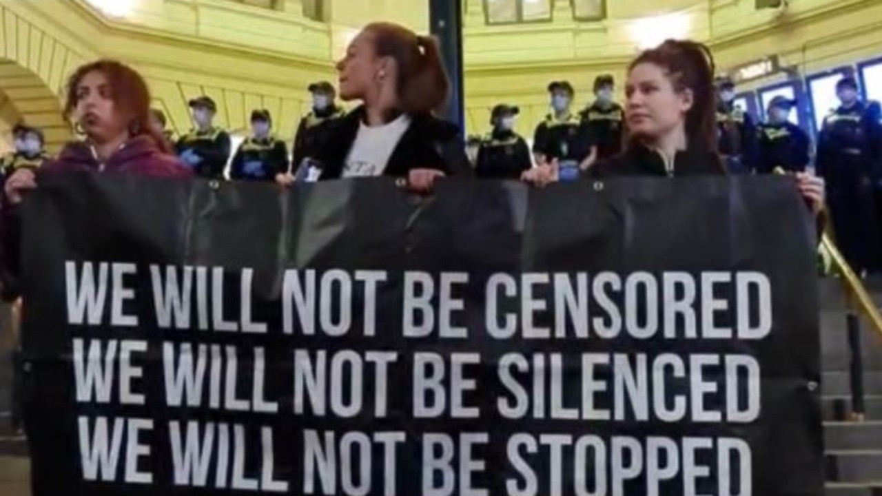 Melbourne Protest Multiple People Arrested Fined Over Anti Lockdown Rally Sky News Australia