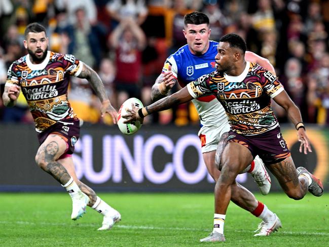 BRISBANE, AUSTRALIA - JUNE 10: Ezra Mam of the Broncos flick passes the ball to Adam Reynolds of the Broncos who goes on to score a try during the round 15 NRL match between Brisbane Broncos and Newcastle Knights at Suncorp Stadium on June 10, 2023 in Brisbane, Australia. (Photo by Bradley Kanaris/Getty Images)