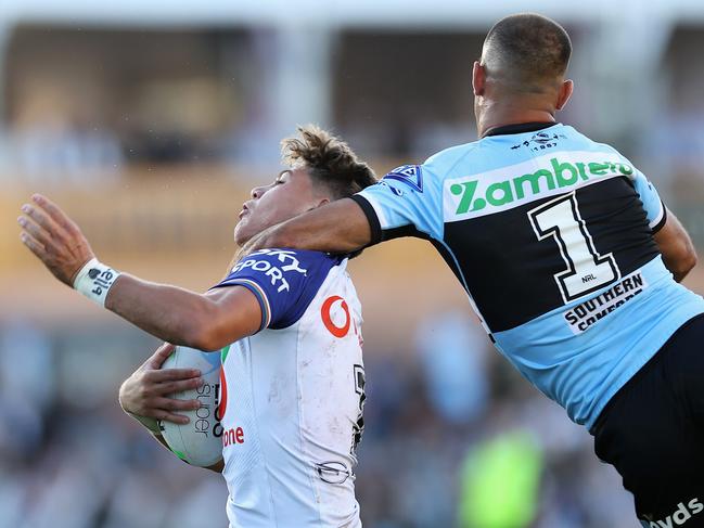 SYDNEY, AUSTRALIA - MAY 08: William Kennedy of the Sharks tackles Reece Walsh of the Warriors high during the round nine NRL match between the Cronulla Sharks and the New Zealand Warriors at PointsBet Stadium, on May 08, 2022, in Sydney, Australia. (Photo by Cameron Spencer/Getty Images)