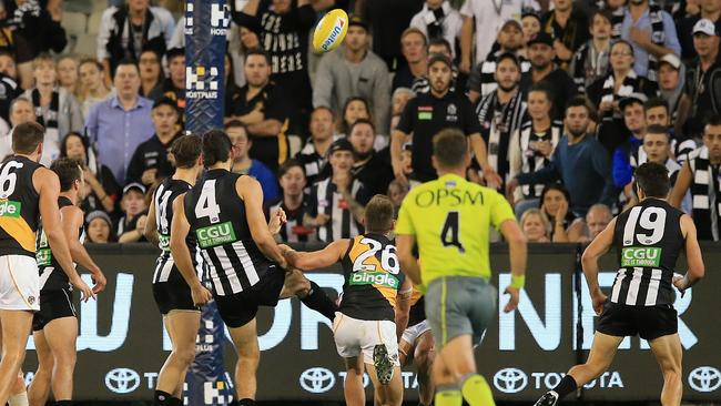 Grundy with the biggest moment of the match in the dying seconds. Picture: Wayne Ludbey