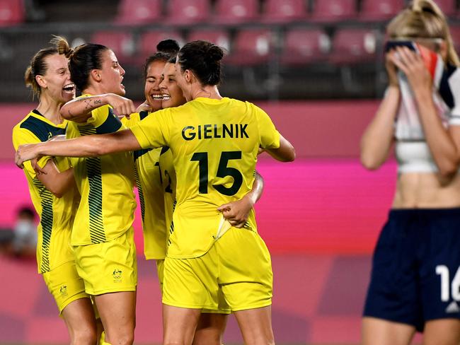 Australia's forward Sam Kerr (3rd R) is celebrated her goal by teammates making it 4-2 lead during the extra second half of the Tokyo 2020 Olympic Games women's quarter-final football match between Britain and Australia at Ibaraki Kashima Stadium in Kashima city, Ibaraki prefecture on July 30, 2021. (Photo by SHINJI AKAGI / JIJI PRESS / AFP) / Japan OUT