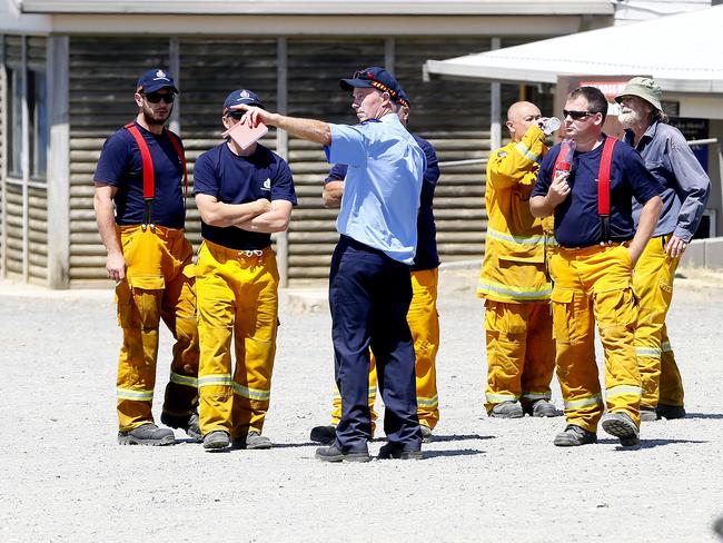 Firefighters at Miena. Picture: MATT THOMPSON