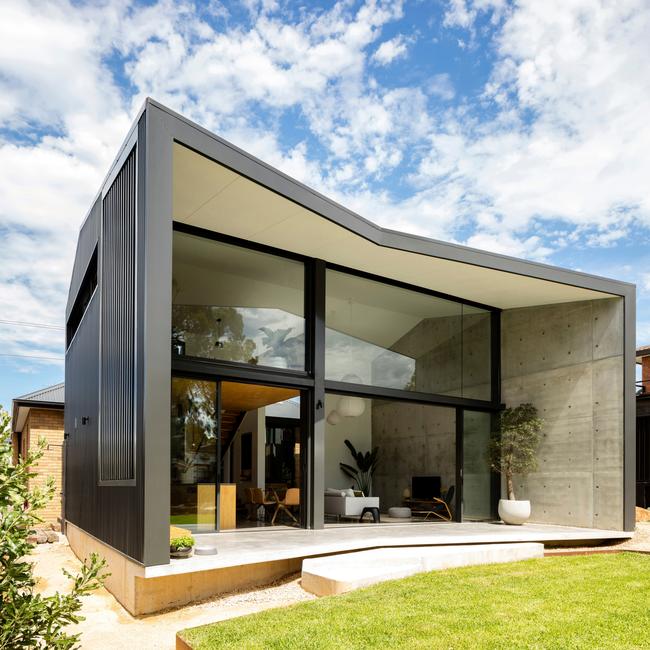 The addition at the rear also serves to draw natural light into the centre of the house while thoughtful landscaping keeps the connection to the outdoor environment.