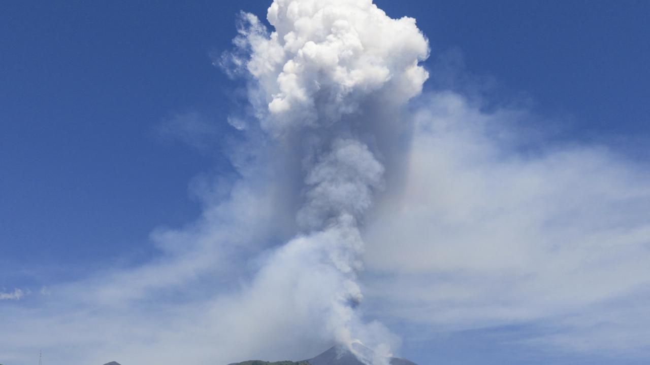 ‘Lava bomb’: Tourists flee as volcano erupts