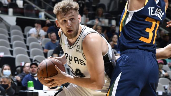 Jock Landale drives to the basket for San Antonio in the NBA. Picture: NBAE/Getty Images