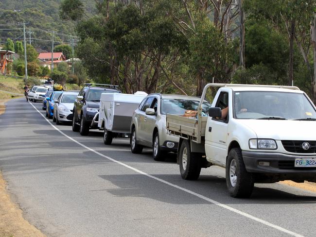 Ferry Rd traffic queue at Kettering waiting to board the Bruny Island ferry this morning.