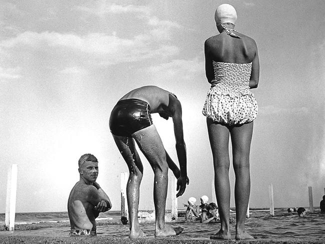 Bathers at the fourth rock pool at Newport in 1952. Photo by Max Dupain, State Library of NSW