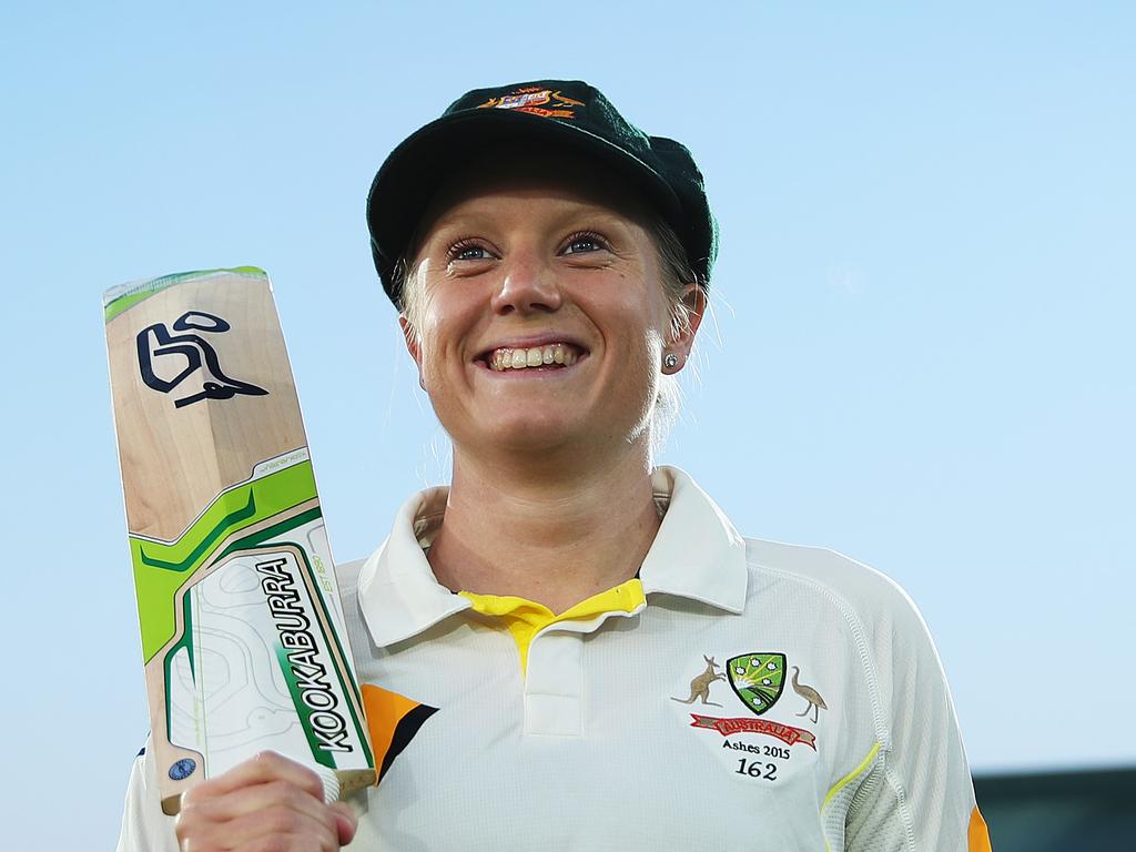 Portrait of Australia's elite women'Alyssa Healy in her whites and baggy green cap at North Sydney oval ahead of the inaugural day/night women's Ashes Test match which will see Australia take on England starting Thursday November 9th. Picture. Phil Hillyard