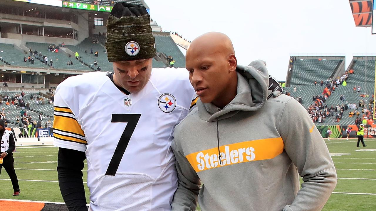 Pittsburgh quarterback Ben Roethlisberger with injured linebacker Ryan Shazier at a recent game. (Photo by Andy Lyons/Getty Images)
