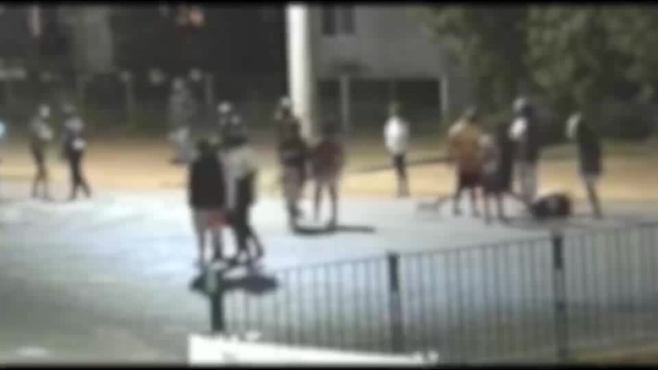 Wild street fight in Mt Isa