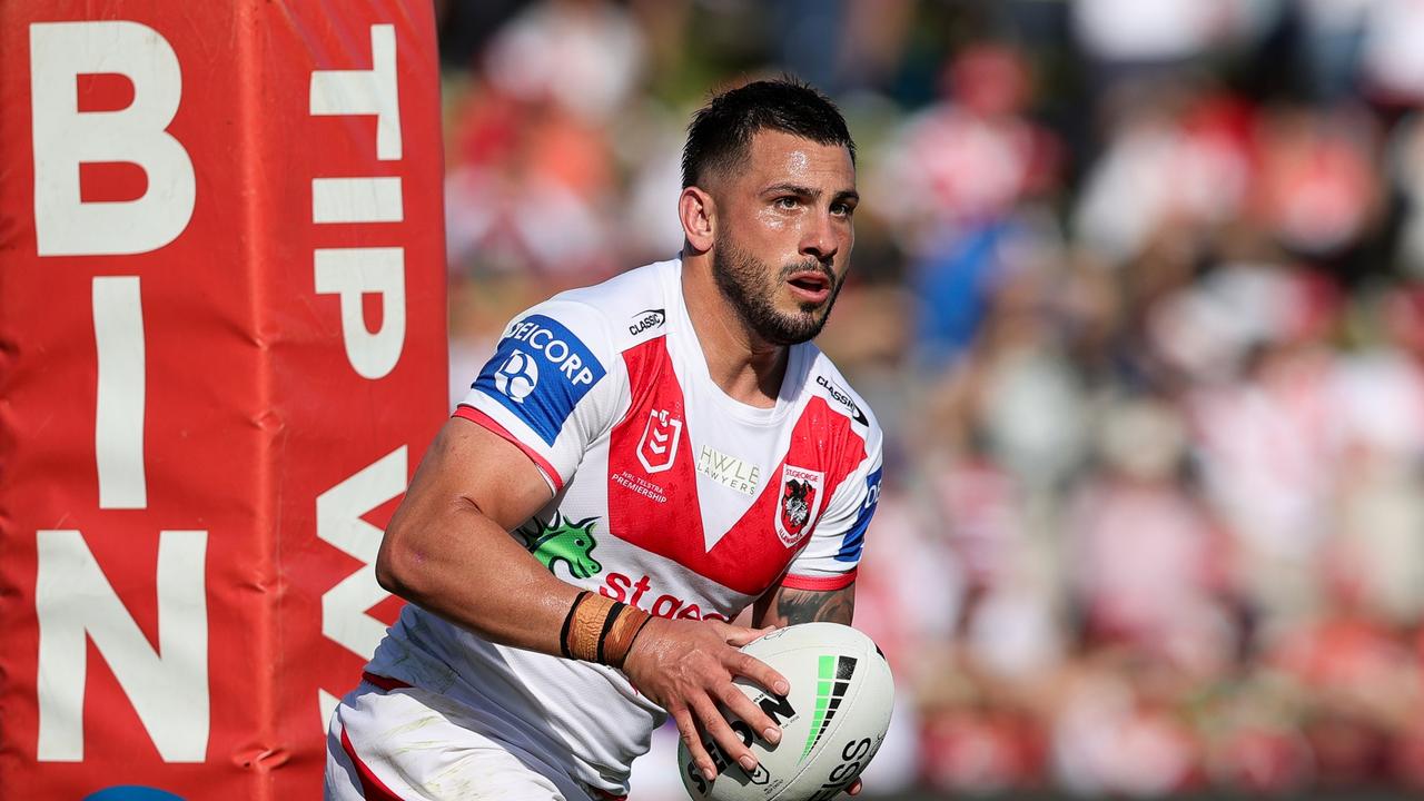 SYDNEY, AUSTRALIA - APRIL 18: Jack Bird of the Dragons runs the ball during the round six NRL match between St George Illawarra Dragons and New Zealand Warriors at Netstrata Jubilee Stadium on April 18, 2021 in Sydney, Australia. (Photo by Speed Media/Icon Sportswire via Getty Images)