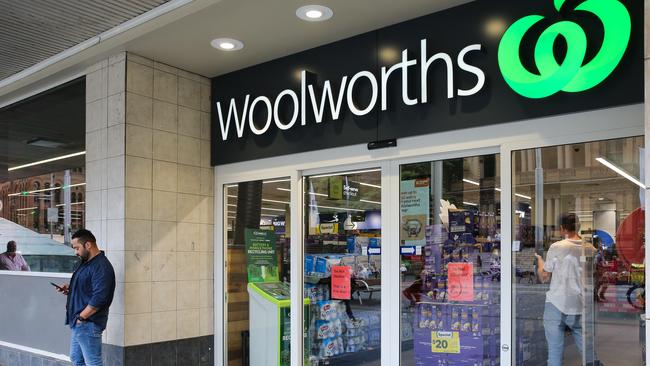 Woolworths is accused of faking discounts. Picture: NewsWire/ Gaye Gerard